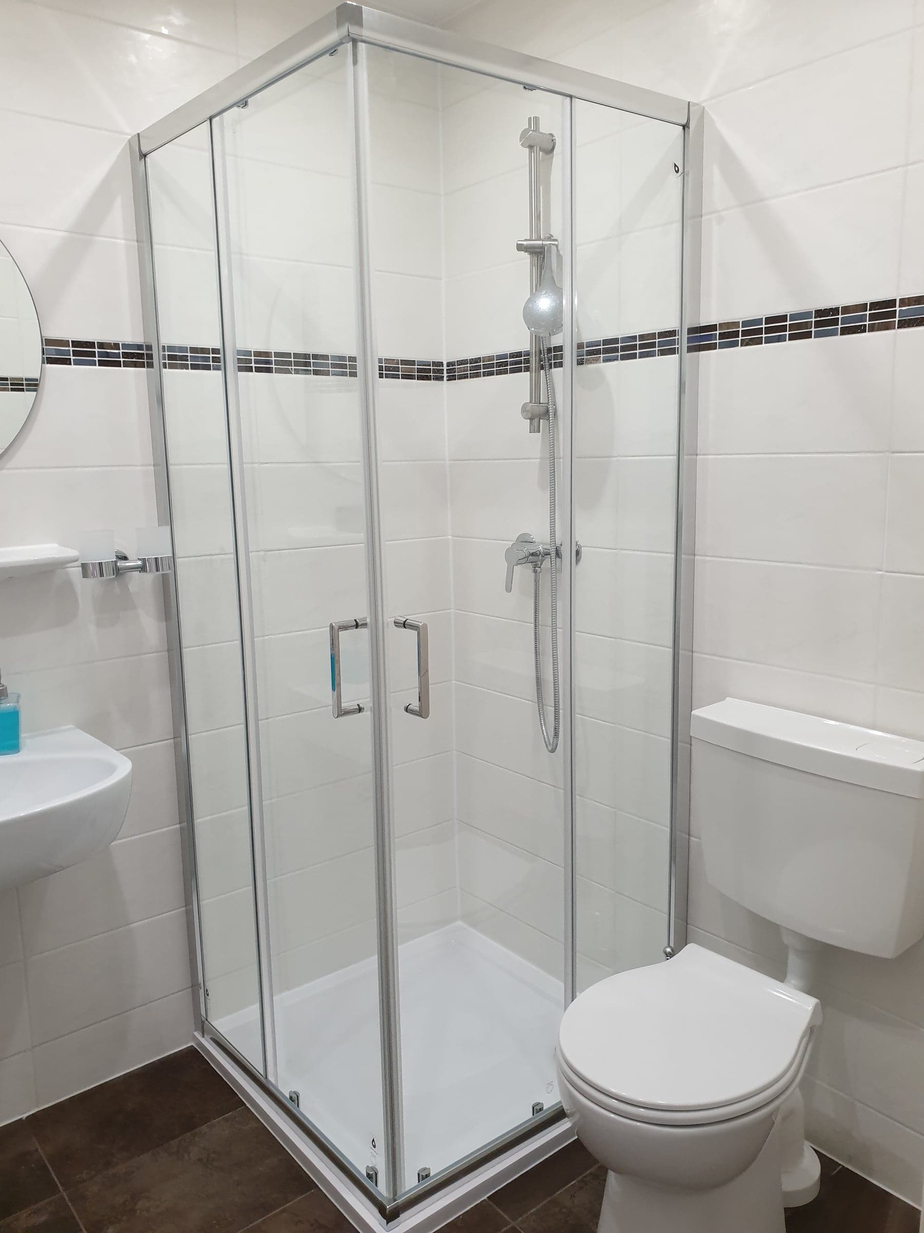 Bad von Doppelzimmer 2 mit Dusche und WC